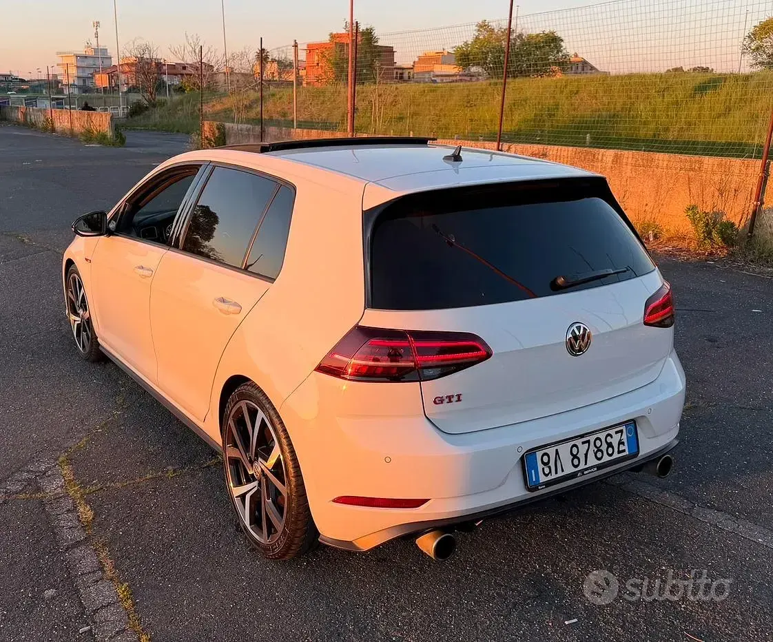 Używany VW Golf VII GTI 245 KM (180 kW) 2019 Biały Sedan/Limuzyna