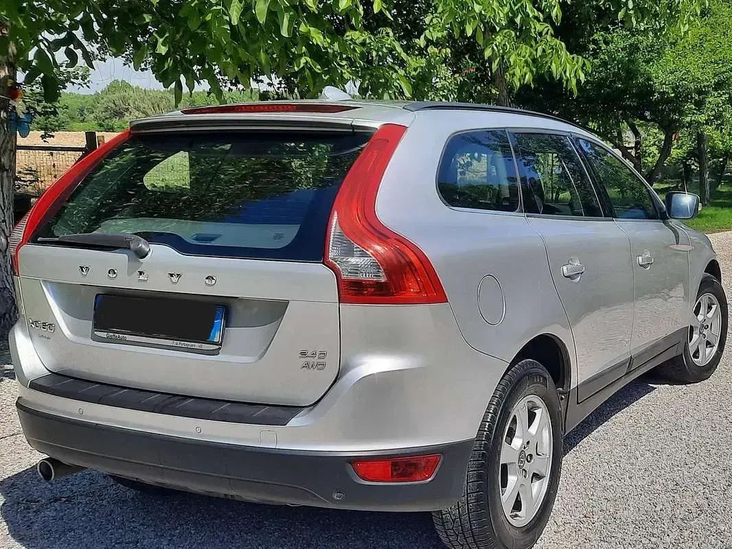Usata Volvo XC60 Momentum 185 CV (136 kW) 2009 Argento SUV