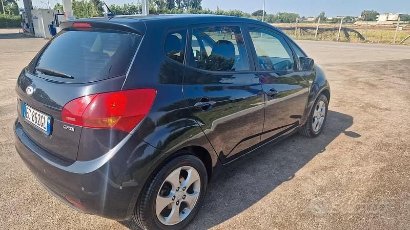 Usata Kia Venga 90 CV (66 kW) 2010 Nero Utilitaria