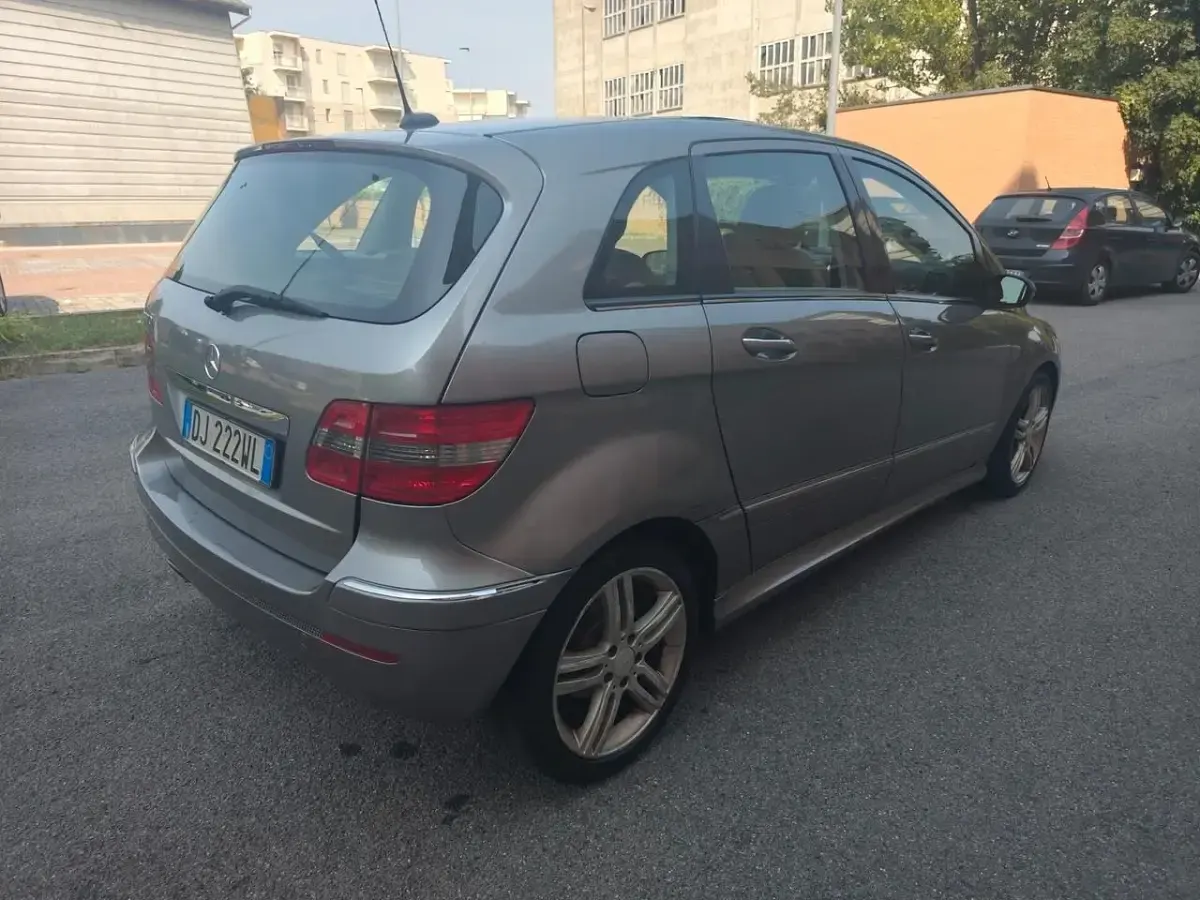 Usata Mercedes B170 116 CV (85 kW) 2007 Oro Monovolume