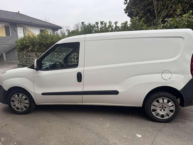 Usata Fiat Doblò Active 105 CV (77 kW) 2014 Bianco Monovolume