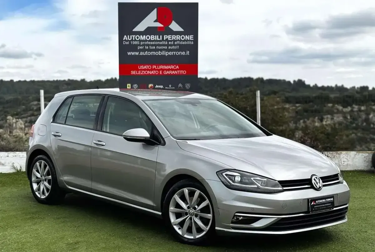 Usata VW Golf VII Highline 116 CV (85 kW) 2018 Grigio quarzo Berlina