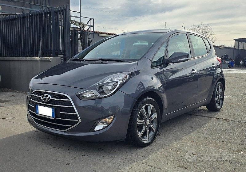 Grigio scuro Usata 2017 Hyundai ix20 Xpossible Due volumi | 10.490 € (Cara) - Immagine 1/4