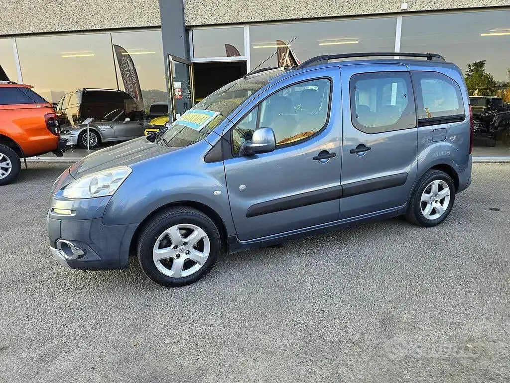 Begagnad Peugeot Partner Tepee Outdoor 92 HK (67 kW) 2013 Blå Minibuss