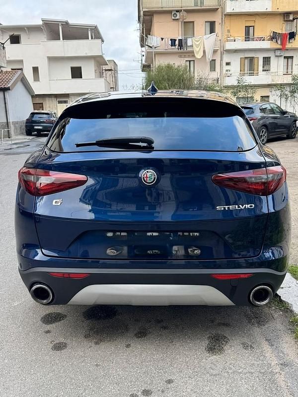 Usata Alfa Romeo Stelvio Executive 210 CV (154 kW) 2018 Blu SUV