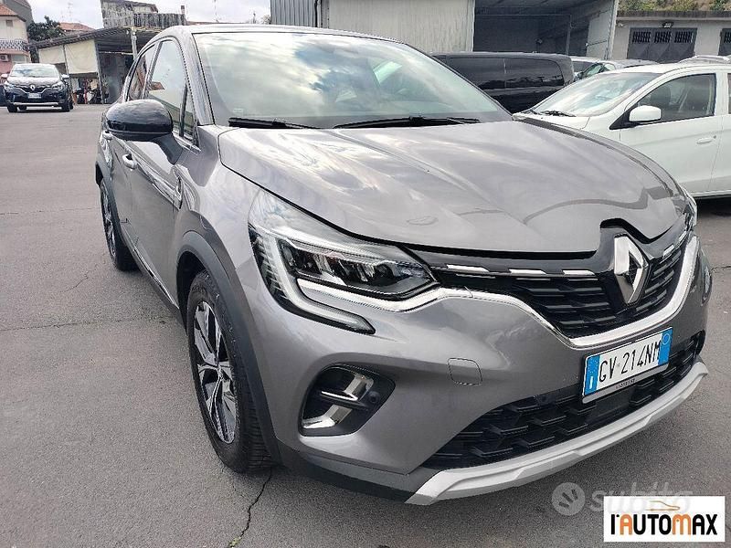 Usata Renault Captur Techno 90 CV (66 kW) 2024 Grigio SUV