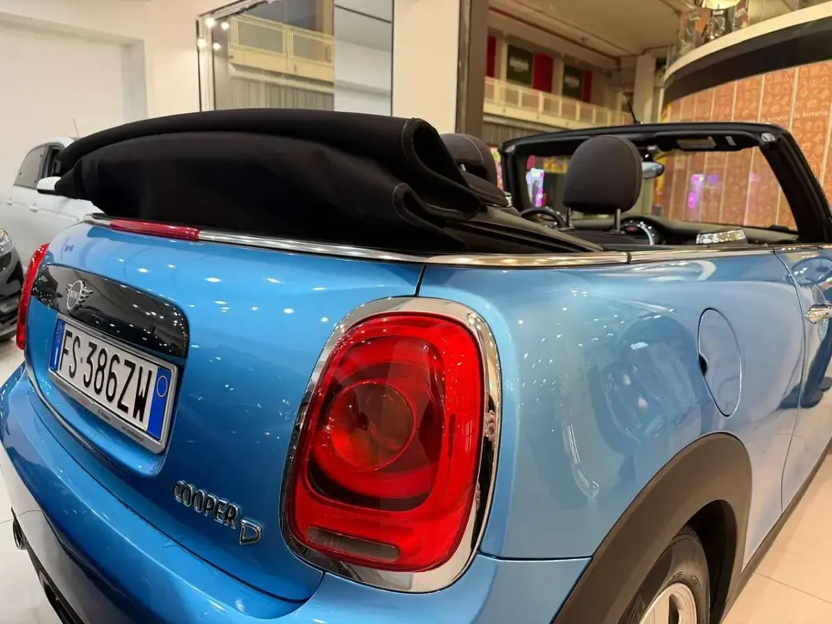 Usata Mini Cooper D Cabriolet 111 CV (81 kW) 2018 Blu/azzurro Cabrio