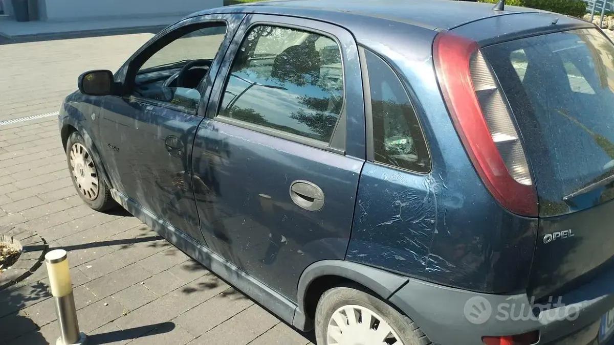 Usata Opel Corsa 75 CV (55 kW) 2002 Blu Utilitaria