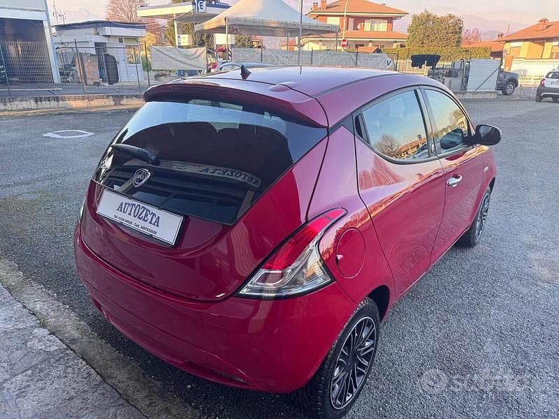 Usata Lancia Ypsilon Gold 69 CV (50 kW) 2019 Rosso Utilitaria