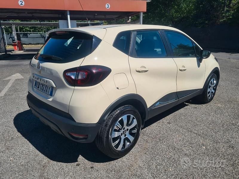 Usata Renault Captur Business 90 CV (66 kW) 2018 Beige SUV