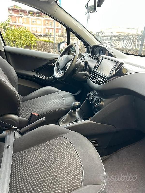 Usata Peugeot 208 82 CV (60 kW) 2017 Grigio Utilitaria