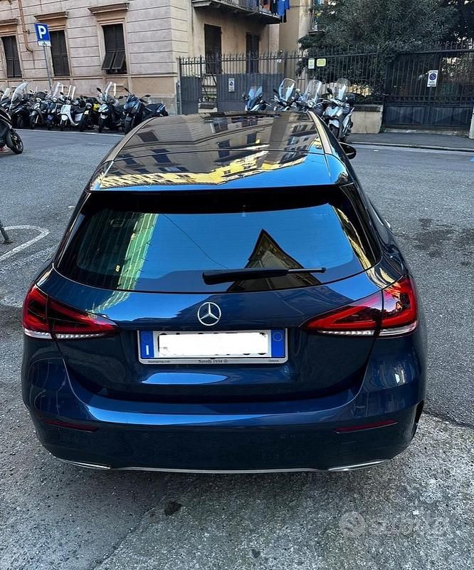 Usata Mercedes A180 Premium 116 CV (85 kW) 2020 Blu Berlina