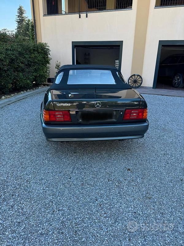 Usata Mercedes SL300 231 CV (169 kW) 1991 Nero Cabrio