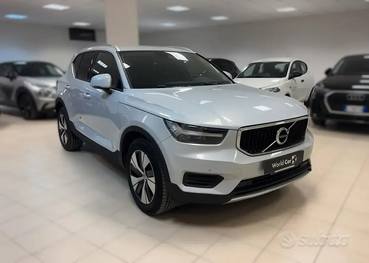 Usata Volvo XC40 Momentum 150 CV (110 kW) 2020 Grigio SUV