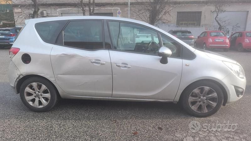 Usata Opel Meriva 101 CV (74 kW) 2012 Grigio Monovolume