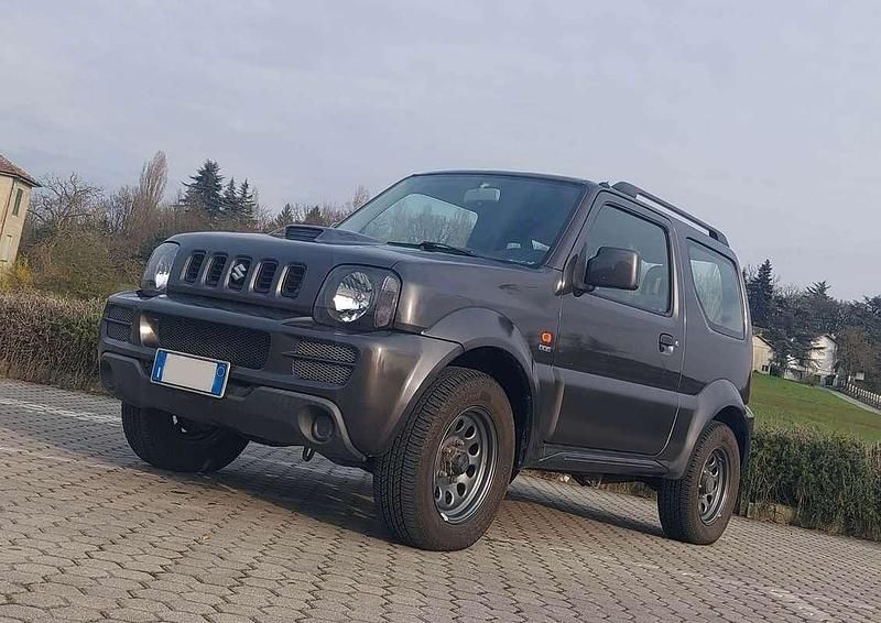 Usata Suzuki Jimny 86 CV (63 kW) 2010 Grigio SUV