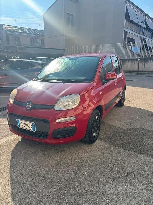 Rosso Usata 2016 Fiat Panda Tre volumi | 3499 € (Super prezzo) - Immagine 1/4