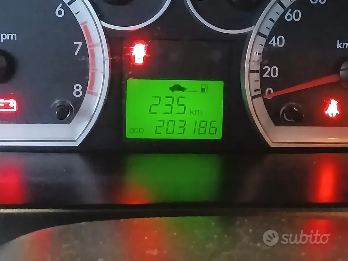 Usata Chevrolet Aveo 84 CV (61 kW) 2010 Rosso Berlina