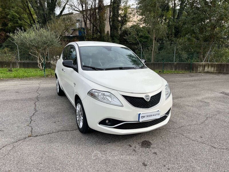Usata Lancia Ypsilon Gold 95 CV (69 kW) 2018 Bianco Utilitaria