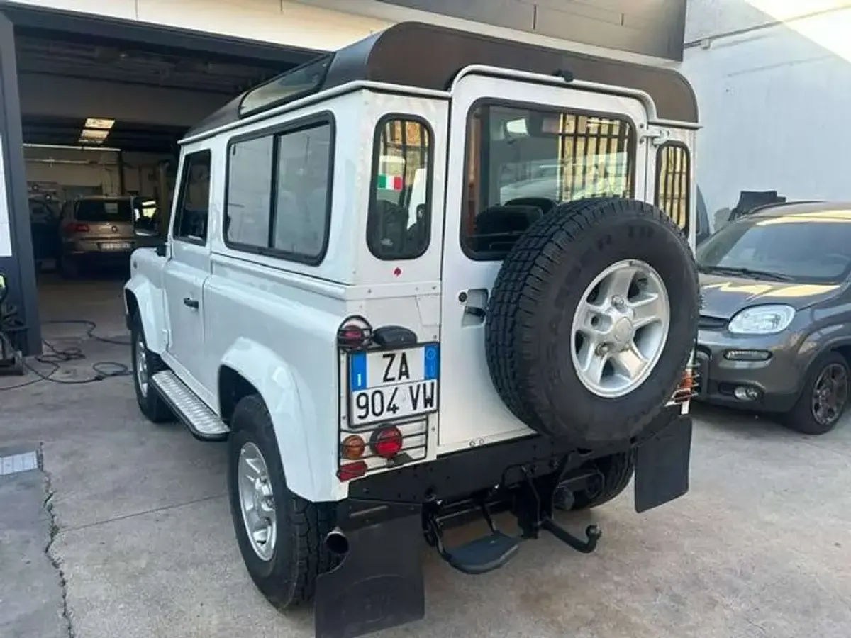 Usata Land Rover Defender S 122 CV (89 kW) 2004 Bianco Station wagon
