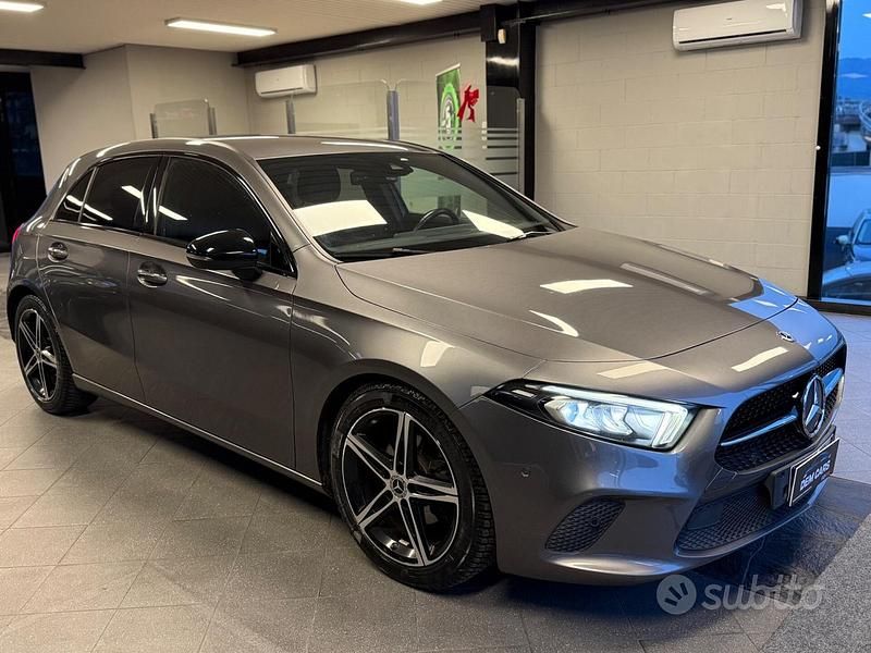 Usata Mercedes A180 116 CV (85 kW) 2019 Grigio Berlina