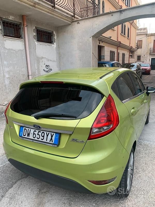 Usata Ford Fiesta Titanium 90 CV (66 kW) 2009 Verde Utilitaria