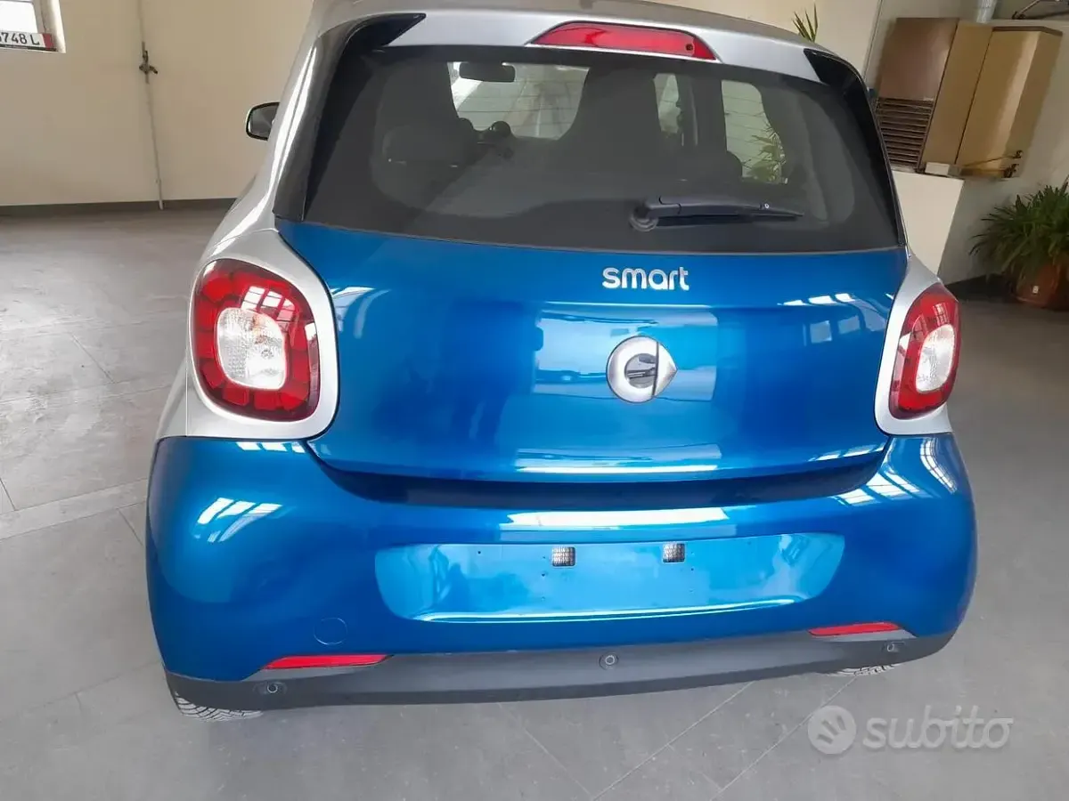 Usata Smart ForFour Prime 90 CV (66 kW) 2016 Blu Utilitaria