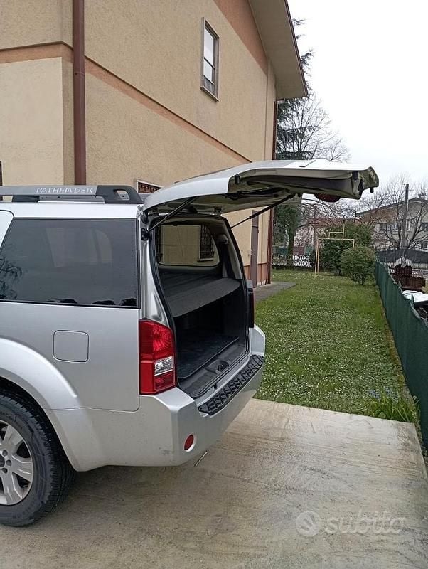 Usata Nissan Pathfinder 174 CV (127 kW) 2005 Grigio SUV