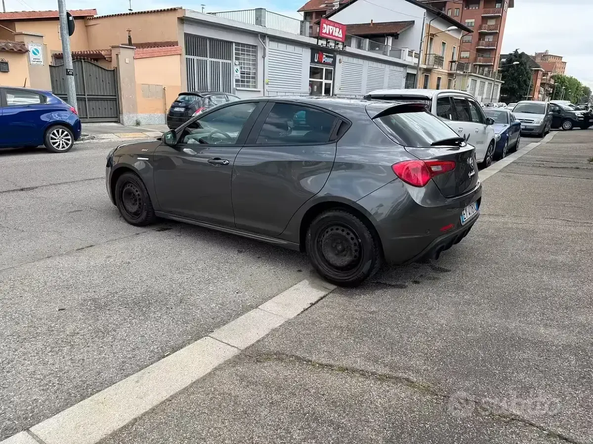 Usata Alfa Romeo Giulietta Sprint 150 CV (110 kW) 2015 Grigio Utilitaria