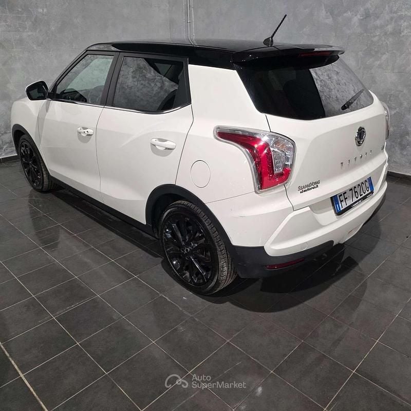 Usata Ssangyong (KGM) Tivoli 116 CV (85 kW) 2016 Bianco SUV