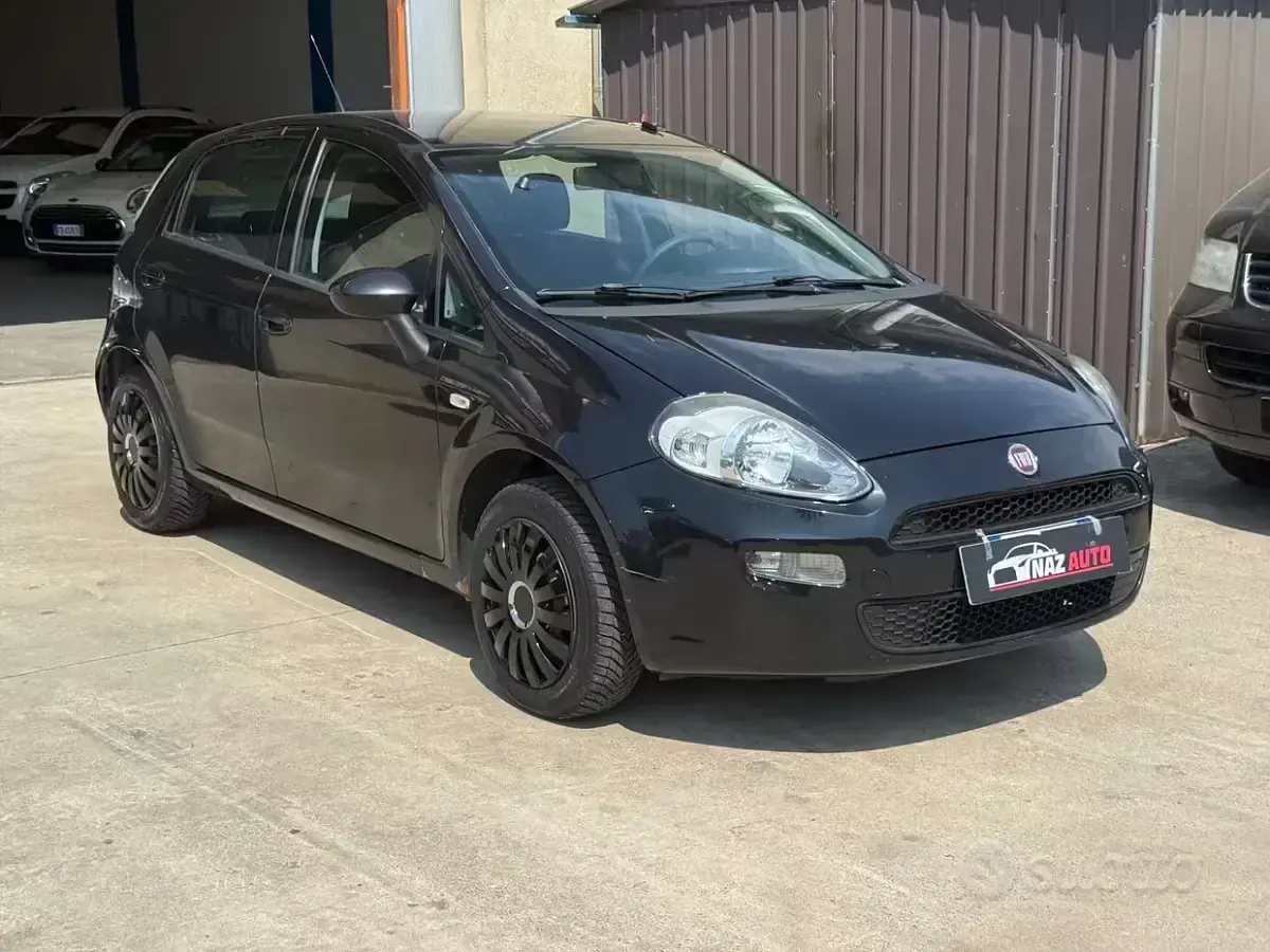 Usata Fiat Punto Lounge 69 CV (50 kW) 2013 Nero Utilitaria