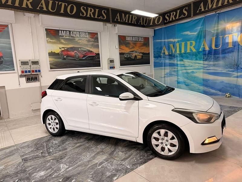 Usata Hyundai i20 Blackline 73 CV (53 kW) 2017 Bianco Berlina