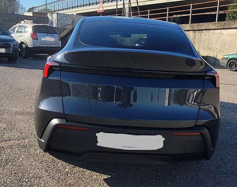 Usata Tesla Model Y Standard Range 114 kW (155 CV) 2025 Grigio SUV