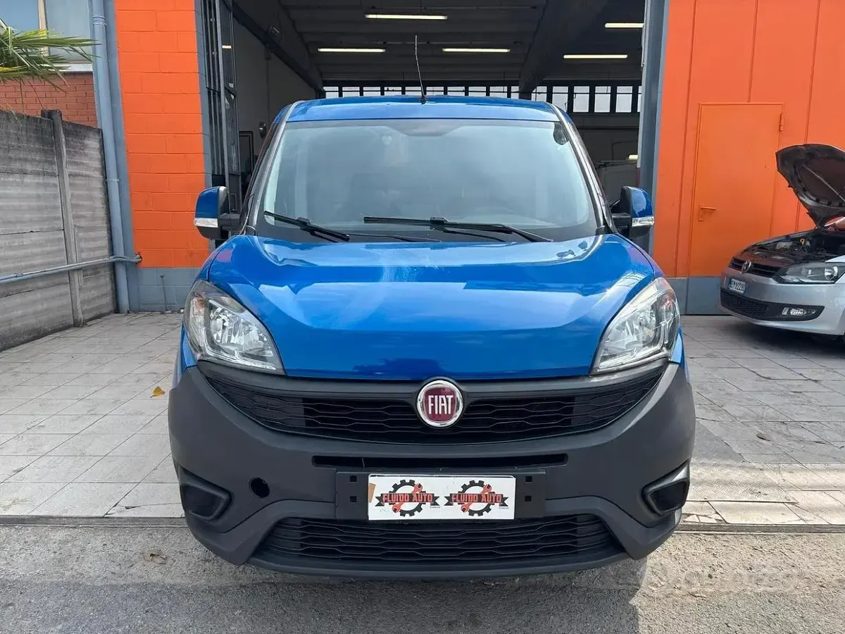 Käytetty Fiat Doblò 95 HP (69 kW) 2018 Sininen Tila-auto