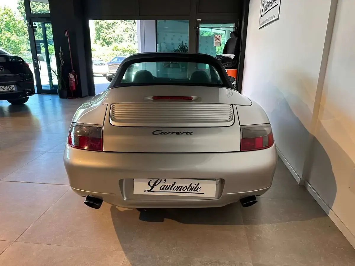 Usata Porsche 911 Carrera Cabriolet 300 CV (220 kW) 2001 Argento Cabrio