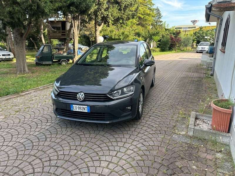 Grigio Usata 2015 VW Golf Sportsvan Comfortline Monovolume | 11.000 € (Buon prezzo) - Immagine 1/4