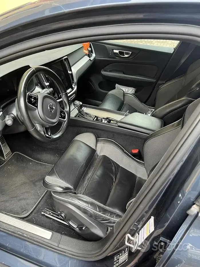 Usata Volvo V60 2019 Blu Station wagon