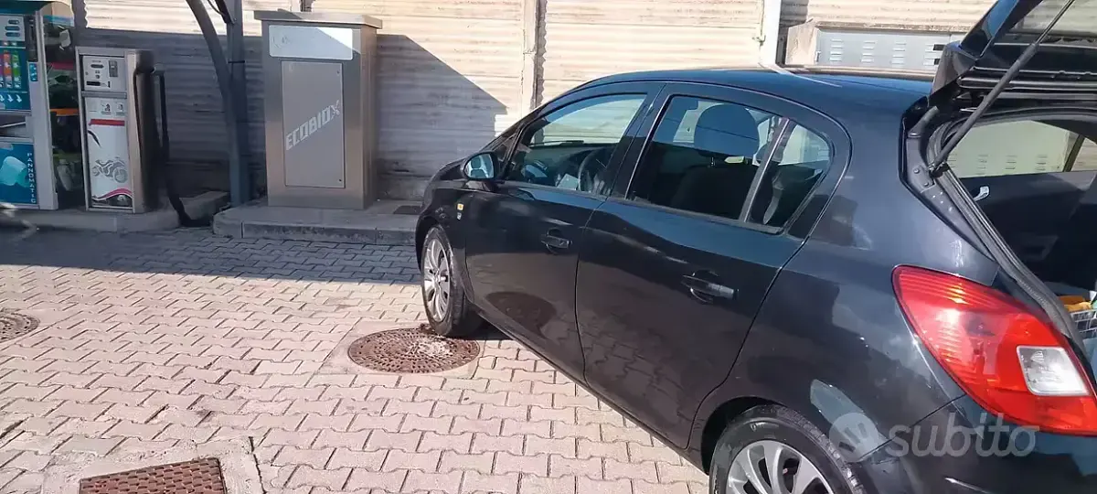 Usata Opel Corsa 80 CV (58 kW) 2010 Nero Utilitaria