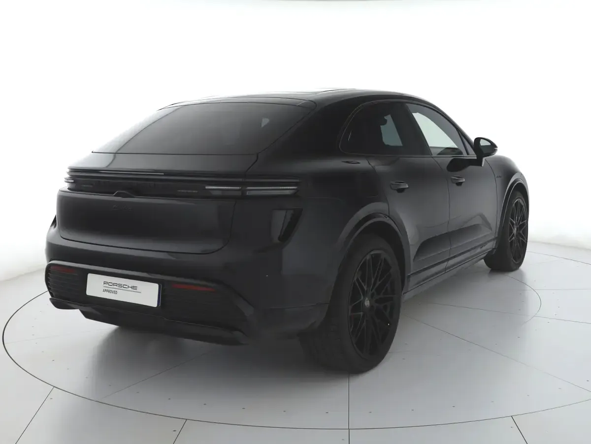 Usata Porsche Macan Turbo 469 kW (639 CV) 2024 Nero jet metallizzato SUV