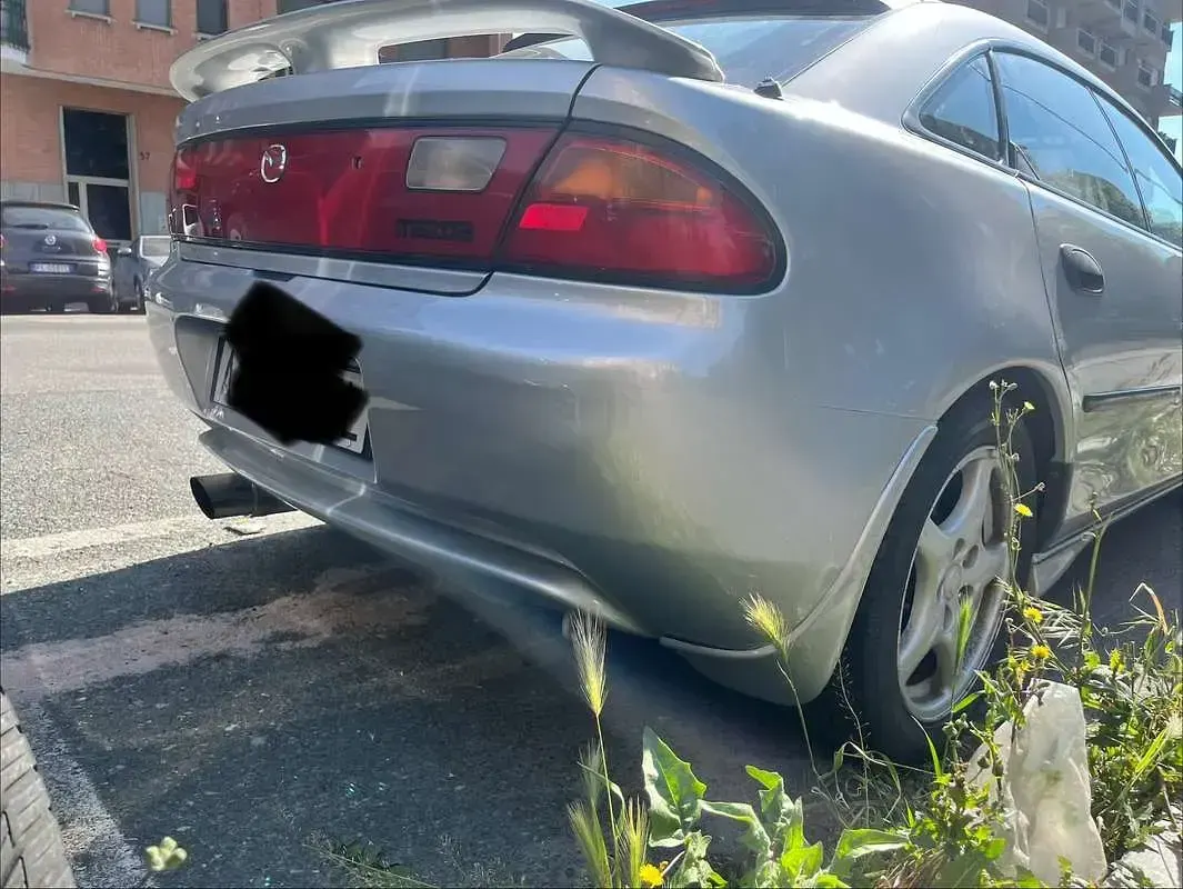 Usata Mazda 323F 144 CV (105 kW) 1998 Argento Berlina