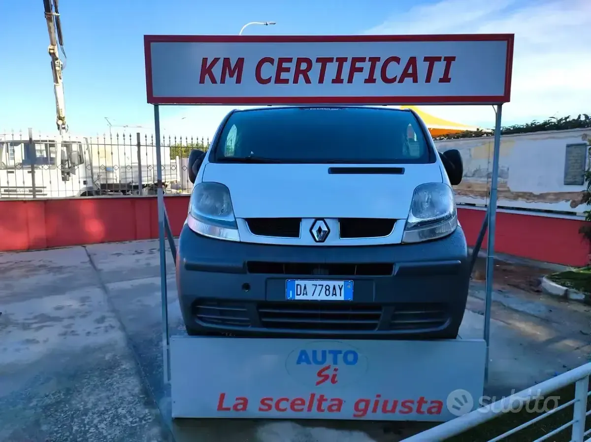 Usata Renault Trafic 82 CV (60 kW) 2006 Bianco Monovolume