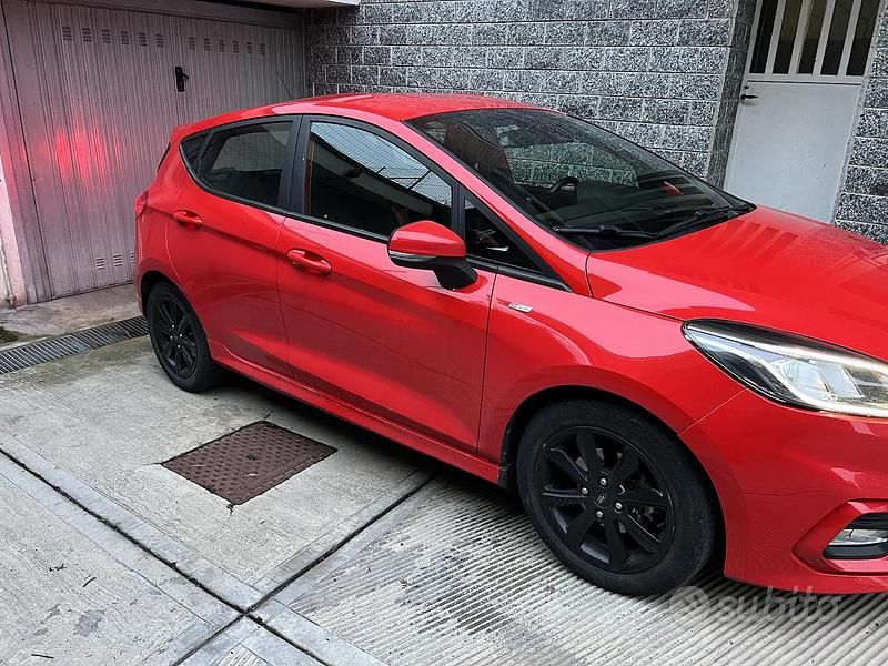 Usata Ford Fiesta 120 CV (88 kW) 2017 Rosso Utilitaria