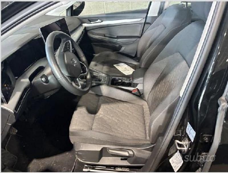 Usata VW Golf VIII Life 116 CV (85 kW) 2025 Nero Berlina