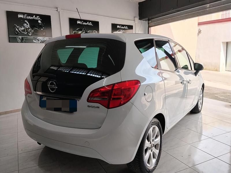 Usata Opel Meriva 95 CV (69 kW) 2011 Bianco Monovolume
