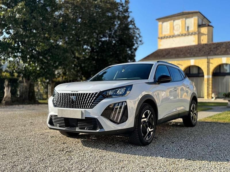 Bianco Usata 2023 Peugeot 2008 Allure SUV | 23.490 € (Buon prezzo) - Immagine 1/4