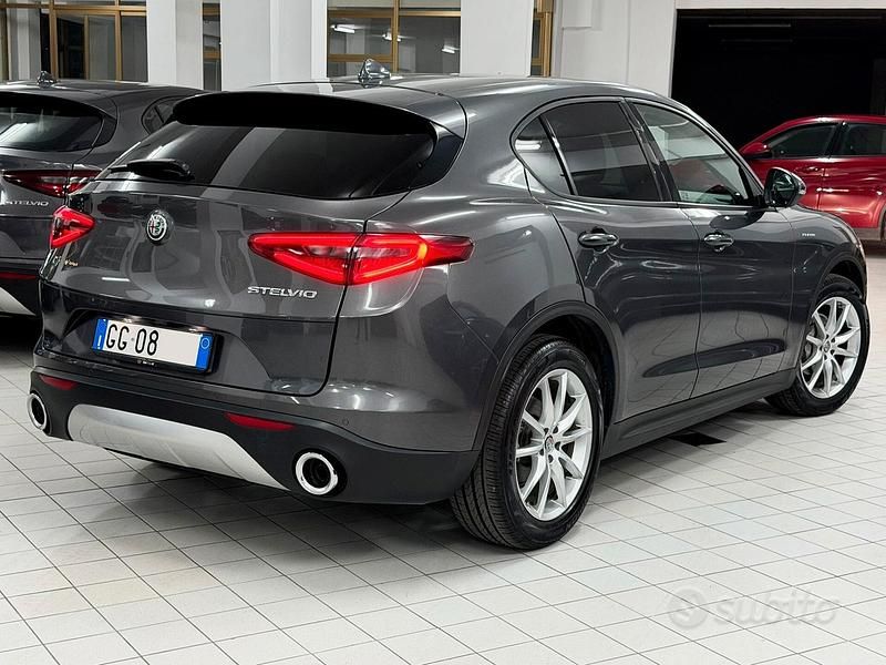 Usata Alfa Romeo Stelvio Executive 190 CV (139 kW) 2021 Grigio SUV