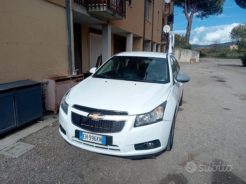 Bianco Usata 2011 Chevrolet Cruze Tre volumi | 4000 € (Molto cara) - Immagine 1/4
