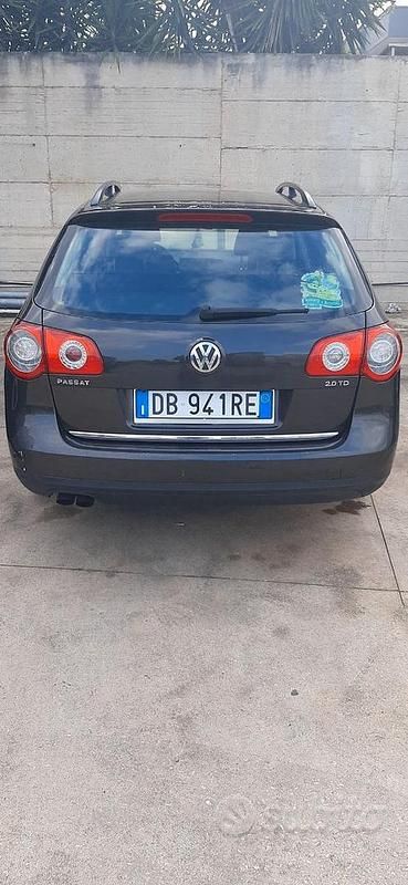 Nero Usata 2006 VW Passat Comfortline Station wagon | 3000 € (Buon prezzo) - Immagine 1/4