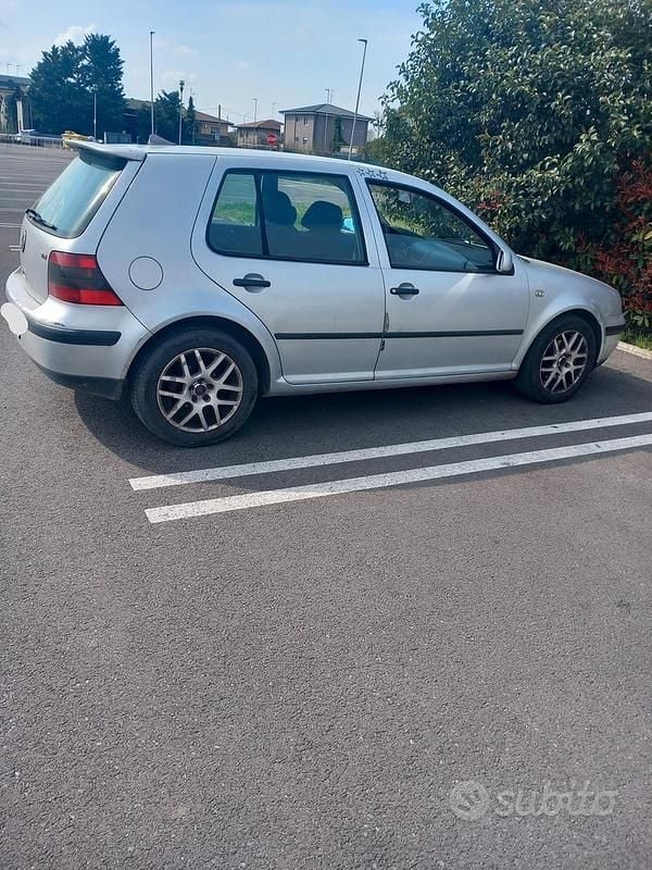 Usata VW Golf IV 101 CV (74 kW) 2002 Grigio Berlina