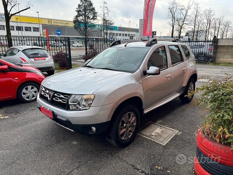 Usata Dacia Duster Lauréate 110 CV (80 kW) 2015 Grigio SUV